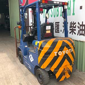 TOYOTA 電動座式堆高機