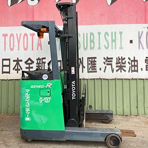 TOYOTA 電動立式堆高機