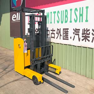 Komatsu電動立式堆高機