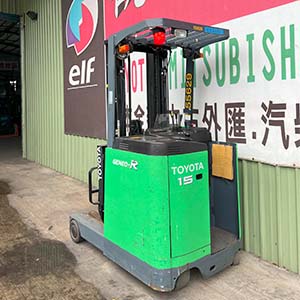 TOYOTA 電動立式堆高機